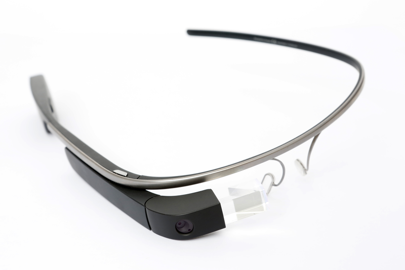 Bald in der Netzausstellung zu sehen: Die Google-Brille „Google Glass Main“ von Tim.Reckmann - Eigenes Werk. Lizenziert unter CC BY-SA 3.0 über Wikimedia Commons - https://commons.wikimedia.org/wiki/File:Google_Glass_Main.jpg#/media/File:Google_Glass_Main.jpg